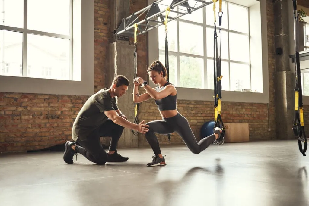 Participant tracking knee alignment during a lunge