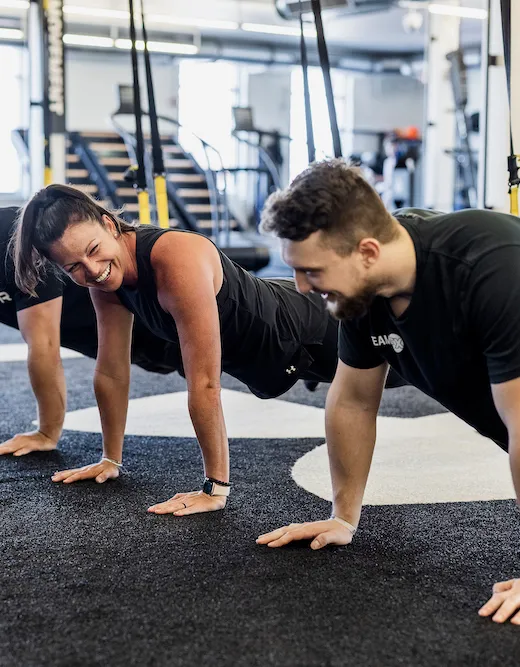 Coach demonstrating wrist stacking during floor work